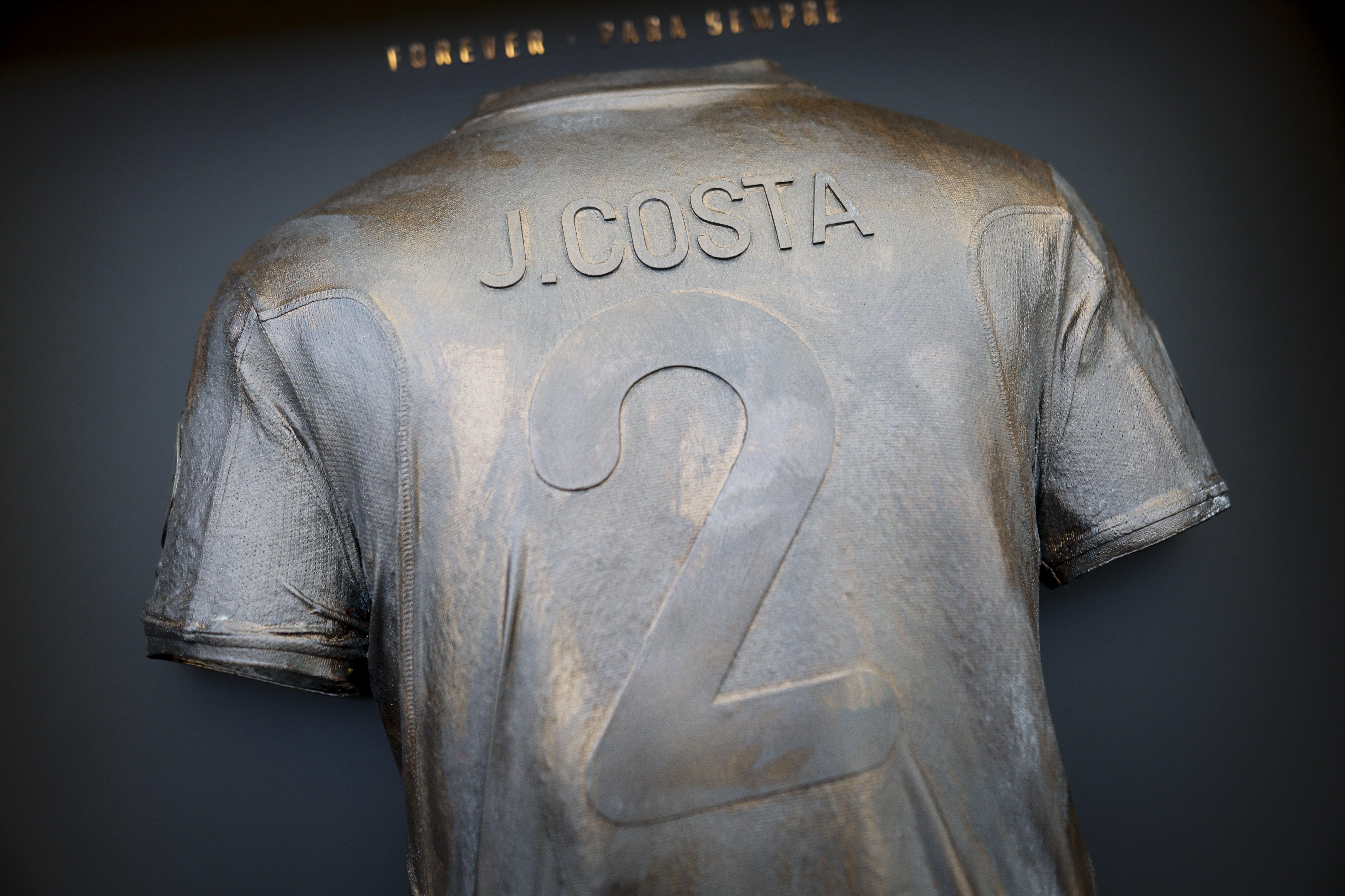 开云体育APP下载-缅怀，葡萄牙足协为若塔和波尔图已故功勋若热-科斯塔立雕像