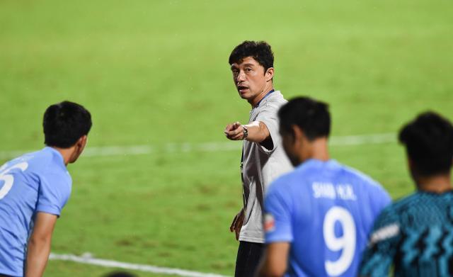 开云体育官网-年轻球员依然“压着打” 今晚诠释大连为何是足球城